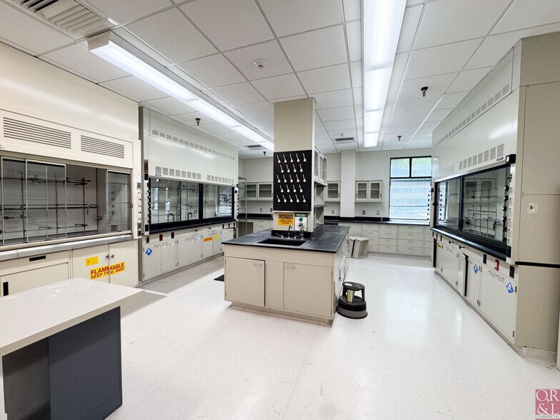 More Photos Of 35 NE Industrial Rd, Branford Research And Development For Lease