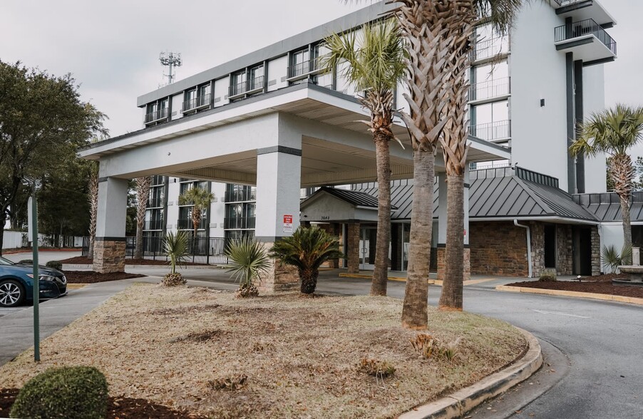 Primary Photo Of 3640 Dorchester Rd, North Charleston Hotel For Sale