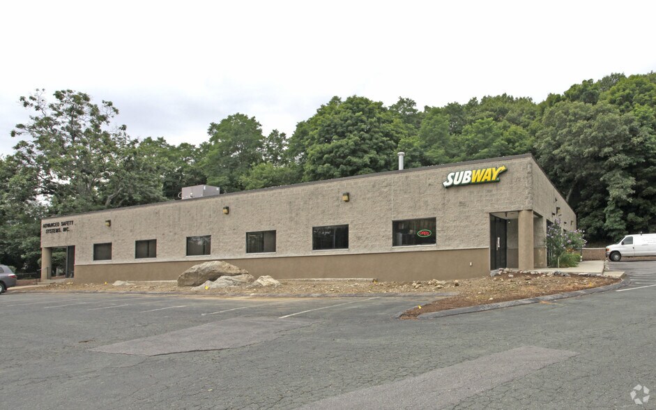More Photos Of 141 Summit St, Peabody Freestanding For Lease