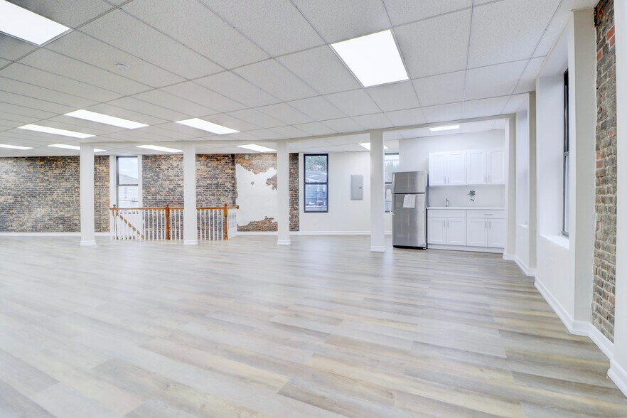 More Photos Of 7416 Cypress Hills St, Glendale Manufacturing For Sale