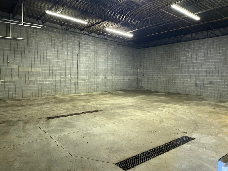 More Photos Of 1826 17th St NE, Canton Industrial For Sale