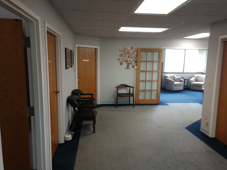 More Photos Of 2804 Boilermaker Ct, Valparaiso Office For Sale
