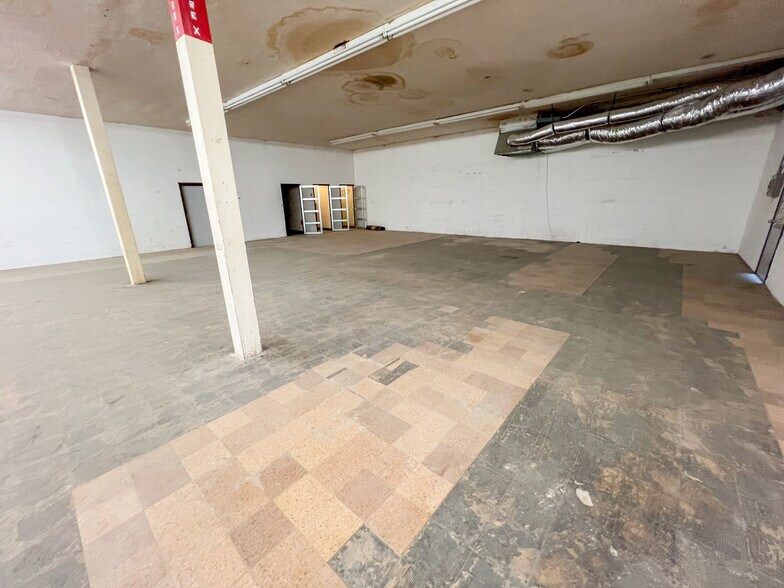 More Photos Of 305 E University Blvd, Odessa Storefront Retail Office For Lease