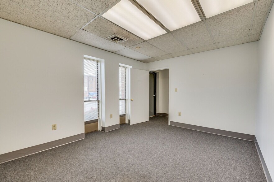 More Photos Of 311 W Walnut St, Johnson City Office For Sale