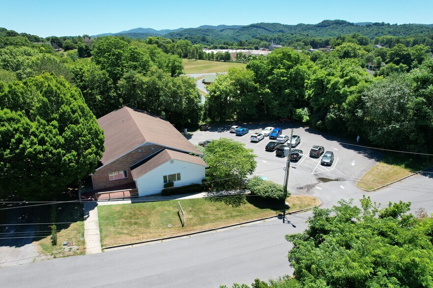 More Photos Of 1046 Terrace Dr, Marion Flex For Sale