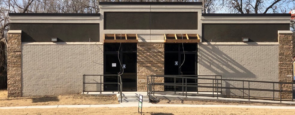 More Photos Of 3411 N Rockwell Ave, Bethany General Retail For Sale