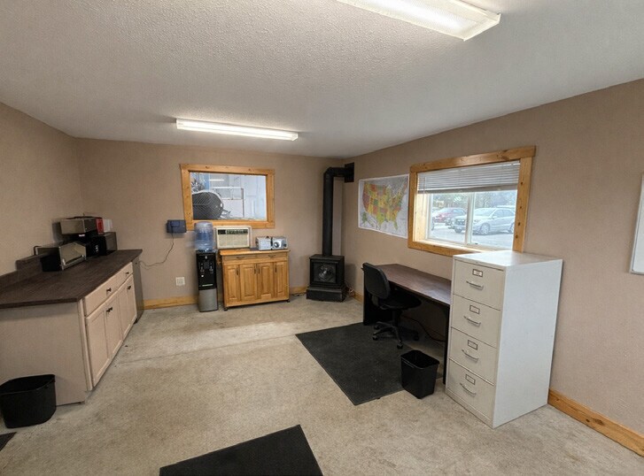 More Photos Of 830 Corporate Dr, Jordan Warehouse For Lease