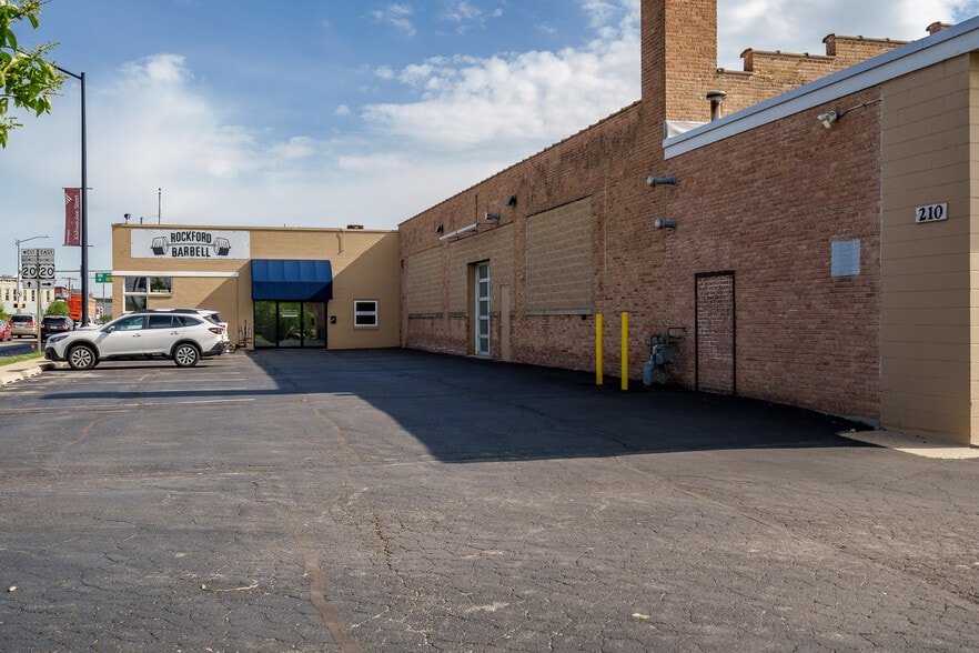 More Photos Of 208-210 Kishwaukee St, Rockford Light Distribution For Sale