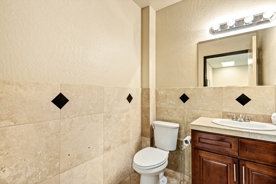 More Photos Of 7655 E Redfield Rd, Scottsdale Light Distribution For Lease