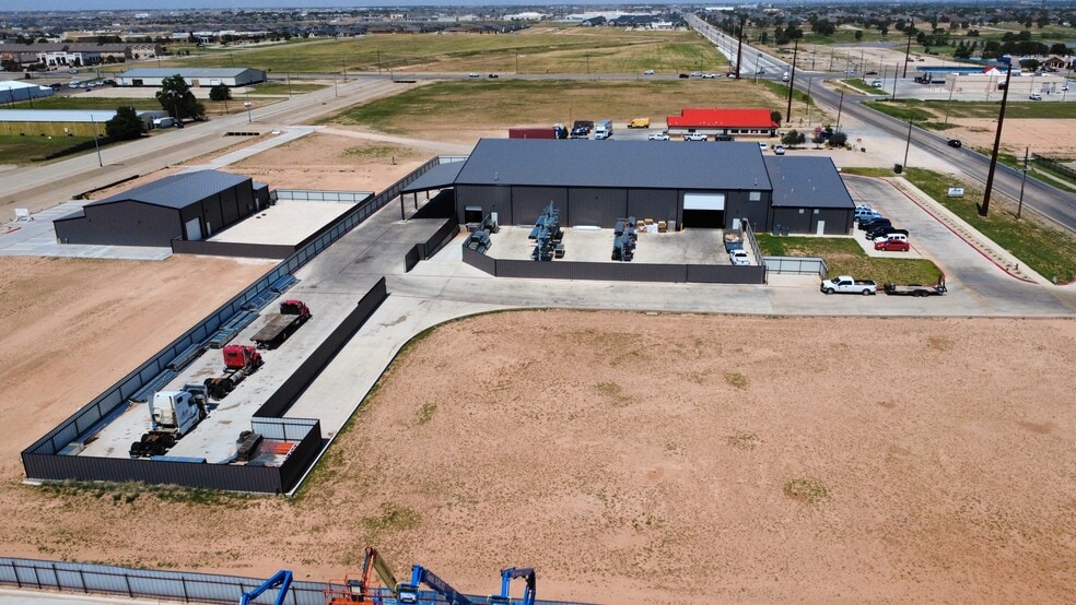 More Photos Of 3221 114th St, Lubbock Light Distribution For Sale