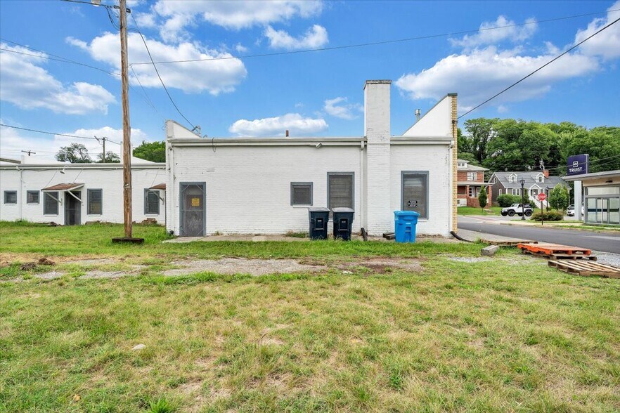 More Photos Of 2302 Melrose Ave NW, Roanoke Flex For Lease