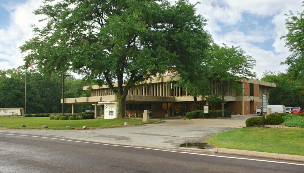 More Photos Of 4600 N Brandywine Dr, Peoria Bank For Lease