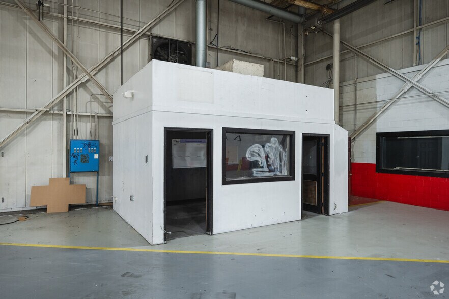 More Photos Of 90 Christ School Rd, Arden Distribution For Lease