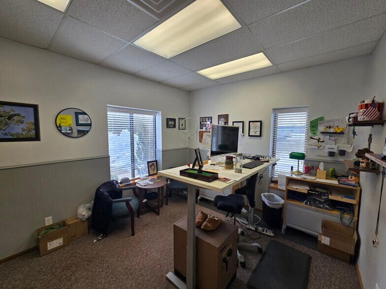More Photos Of 1123 N 42nd St, Grand Forks Office For Sale