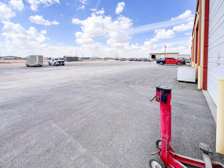 More Photos Of 140 Eaglehart Rd, Odessa Warehouse For Sale