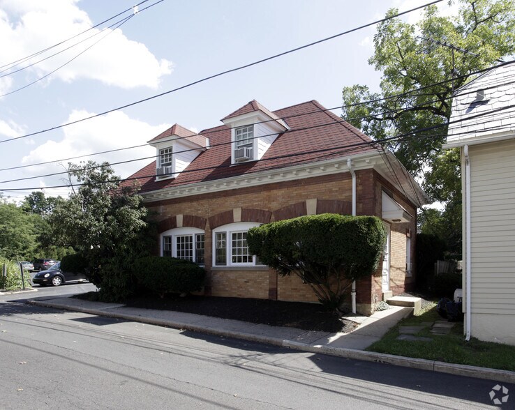 More Photos Of 118 Wood St, Doylestown Office For Lease