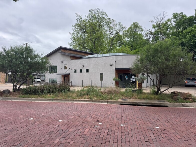 More Photos Of 4319 Camp Bowie Blvd, Fort Worth Medical For Sale