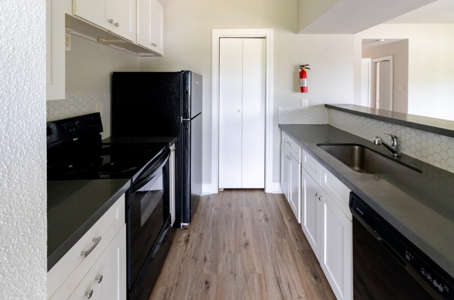 More Photos Of 8430 Antoine Dr, Houston Apartments For Sale