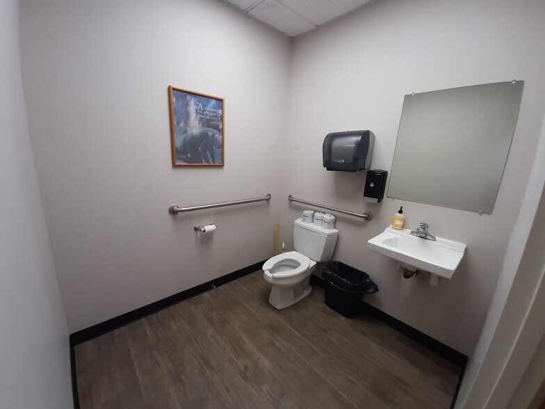More Photos Of 1709 Legion Rd, Chapel Hill Coworking Space