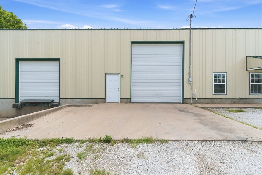 More Photos Of 136 N Prigmor Ave, Joplin Industrial For Sale