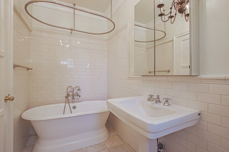 More Photos Of 1074 S Genesee Ave, Los Angeles Apartments For Sale