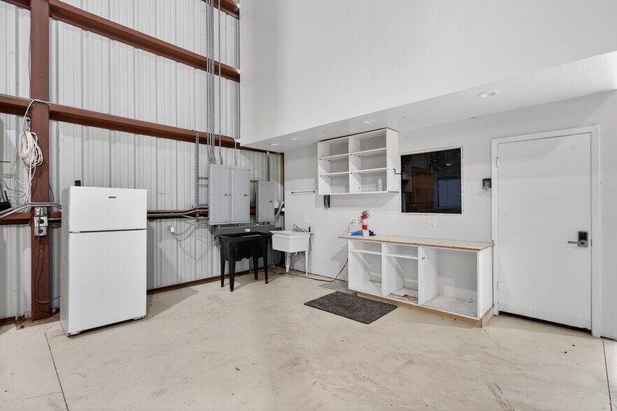 More Photos Of 2227 Golden Rd, Spring Warehouse For Lease