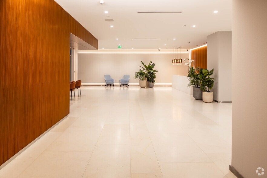 More Photos Of 16690 Collins Ave, Sunny Isles Beach Office For Lease