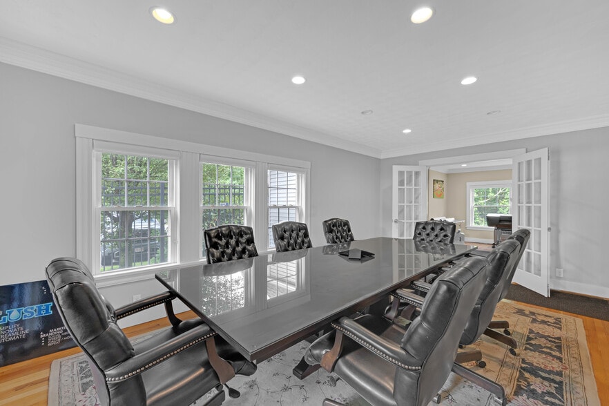 More Photos Of 4 Makepeace Rd, Westford Office Residential For Sale
