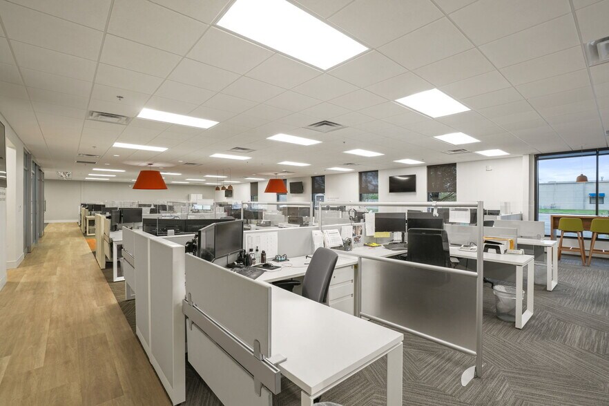 More Photos Of 201 Outerbelt St, Columbus Office For Sale