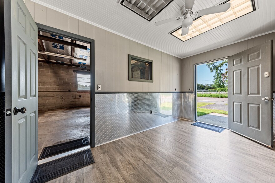 More Photos Of 5044 Edward St, Jacksonville Service For Sale