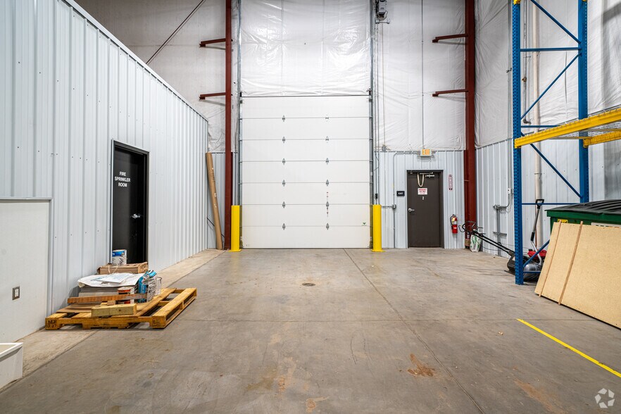 More Photos Of 10335 Naples St NE, Blaine Warehouse For Lease