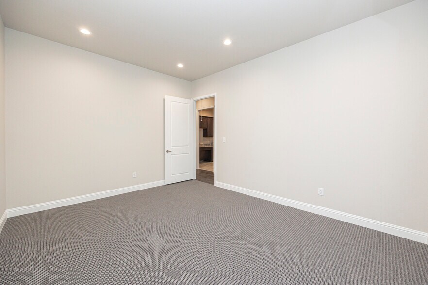 More Photos Of 6000 Alma Rd, McKinney Office For Lease