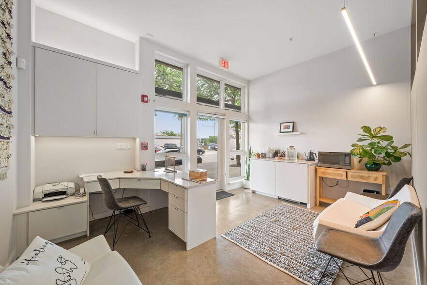 More Photos Of 2235 E 6th St, Austin Apartments For Sale