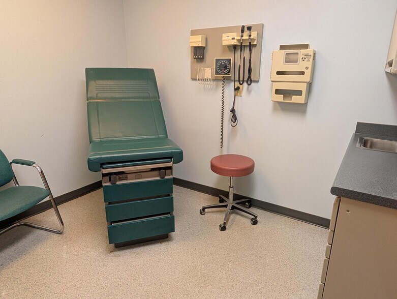 More Photos Of 950 Salem St, Brookville Medical For Lease