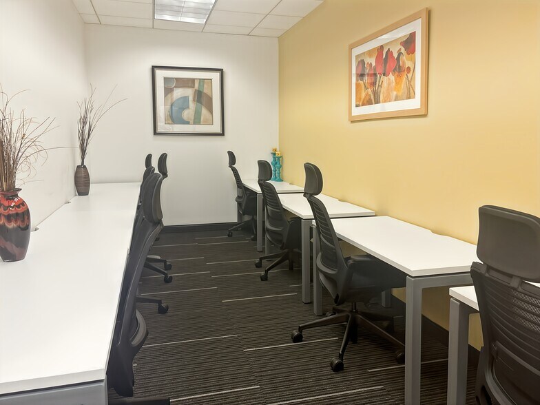 More Photos Of 10 N Martingale Rd, Schaumburg Coworking Space