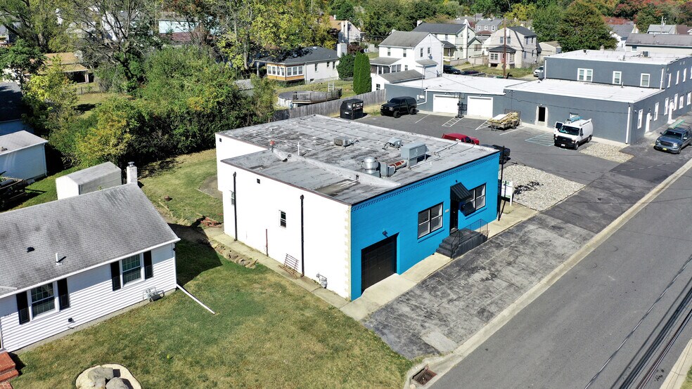 More Photos Of 2107 Harrison Ave, Wilmington Light Distribution For Sale