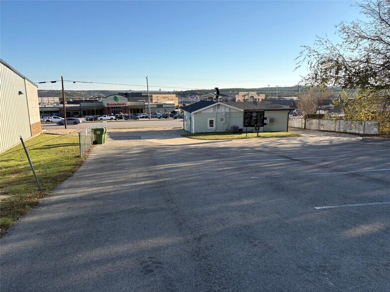 More Photos Of 608 SW Big Bend Trl, Glen Rose Restaurant For Sale