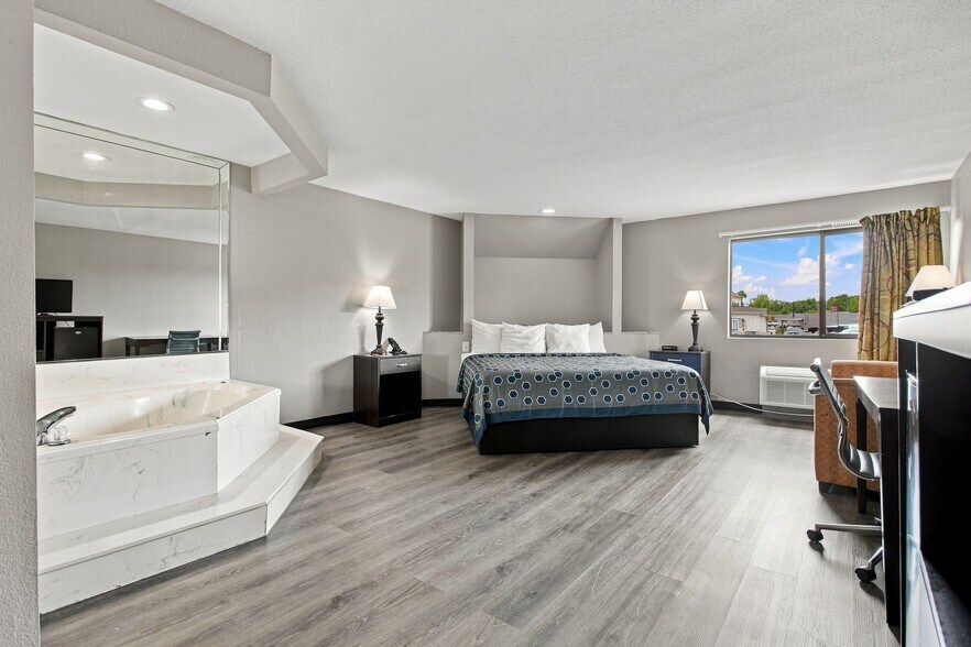 More Photos Of 634 David St, Centerville Hotel For Sale
