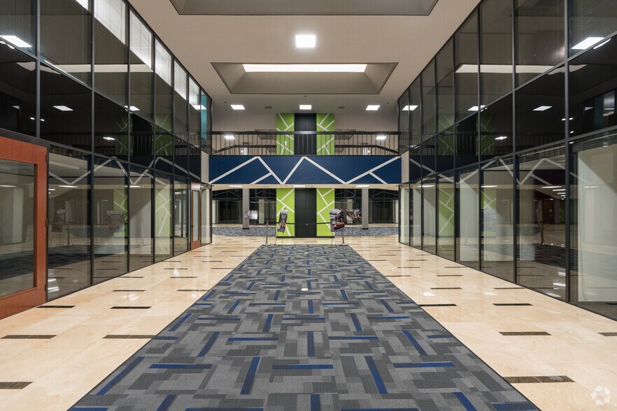 More Photos Of 10500 Richmond Ave, Houston Office For Sale