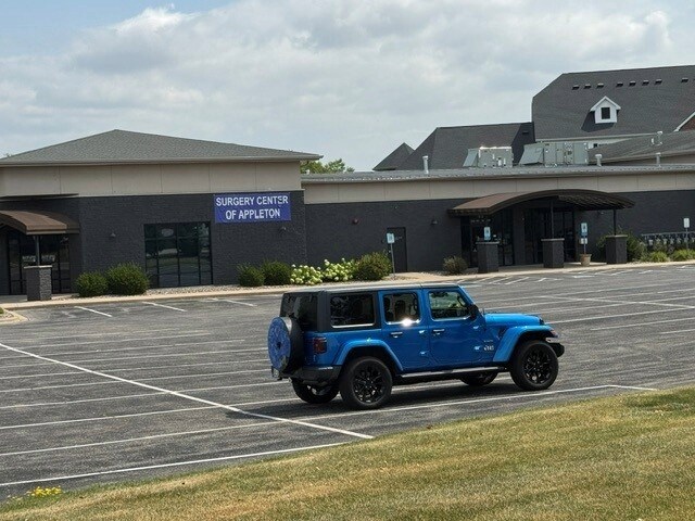 More Photos Of 1600-1688 N Casaloma Dr, Grand Chute General Retail For Sale