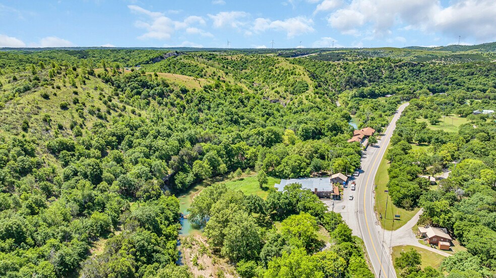 More Photos Of 4565 US-77 Hwy, Davis Specialty For Sale