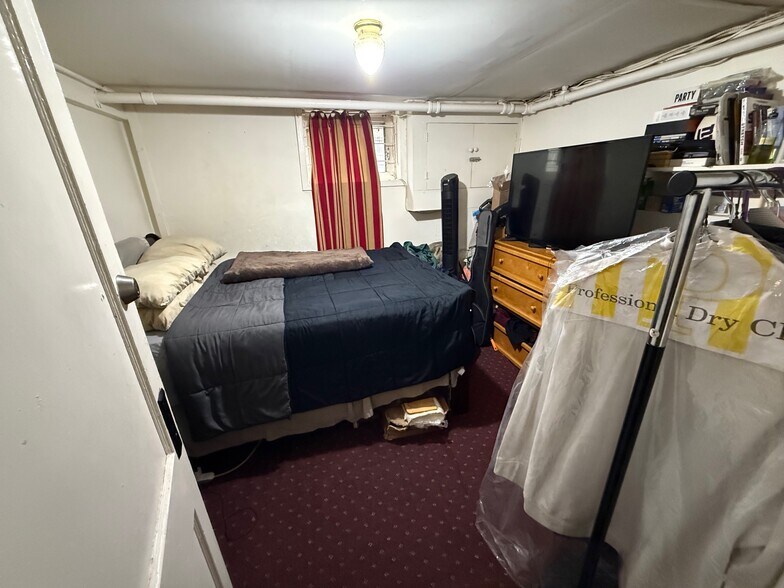 More Photos Of 11715 200th St, Saint Albans Multifamily For Sale