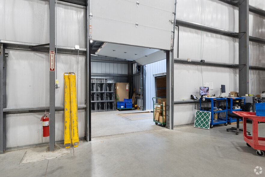 More Photos Of 9B Puzzle Ln, Newton Warehouse For Lease