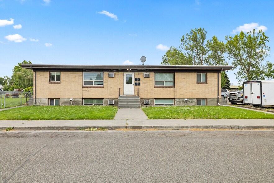 Primary Photo Of 1304 W Hopkins St, Pasco Apartments For Sale