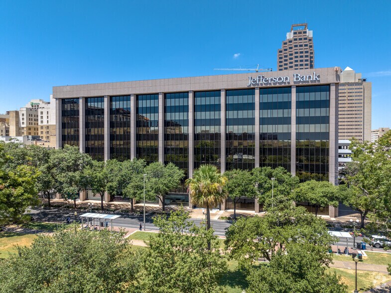More Photos Of 711 Navarro St, San Antonio Office For Sale