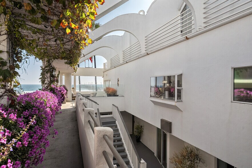 More Photos Of 3111 Ocean Front Walk, Marina Del Rey Apartments For Sale