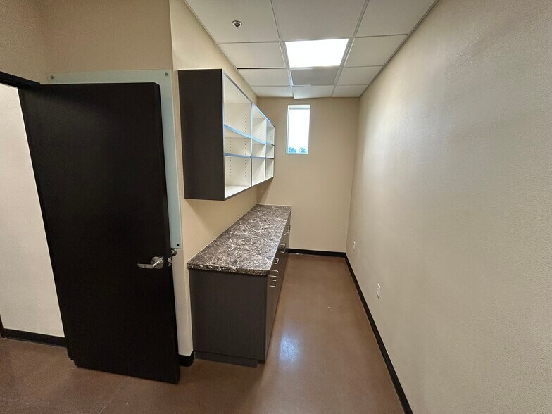 More Photos Of 685 E Geronimo St, Chandler Warehouse For Lease