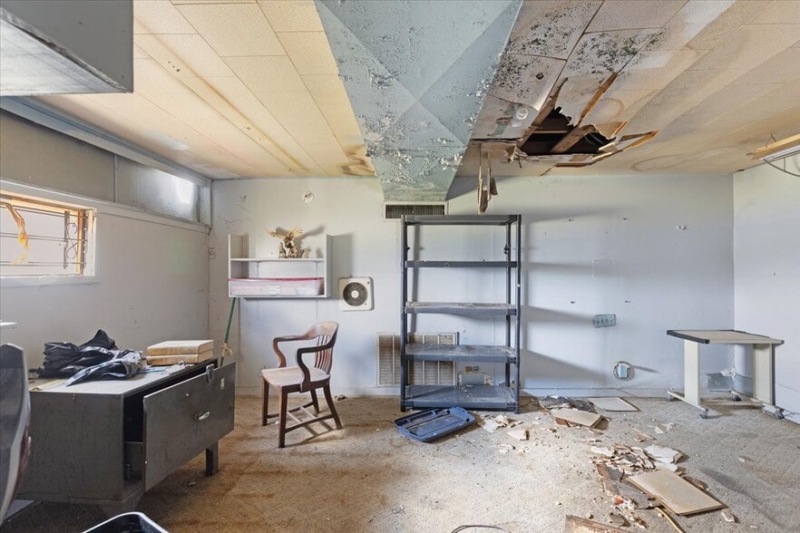 More Photos Of 6334 Midvale Ave, Houston Warehouse For Sale