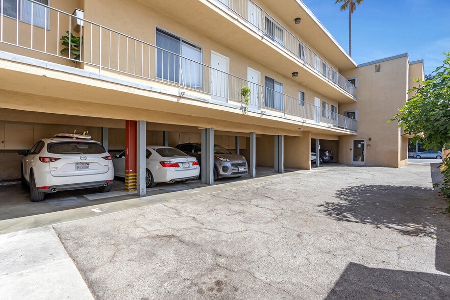 More Photos Of 1942 Euclid St, Santa Monica Apartments For Sale