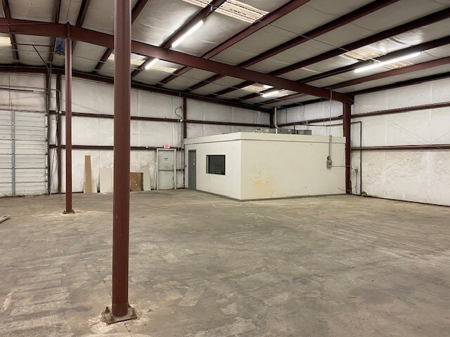 More Photos Of 8219 Almeda Genoa Rd, Houston Warehouse For Lease